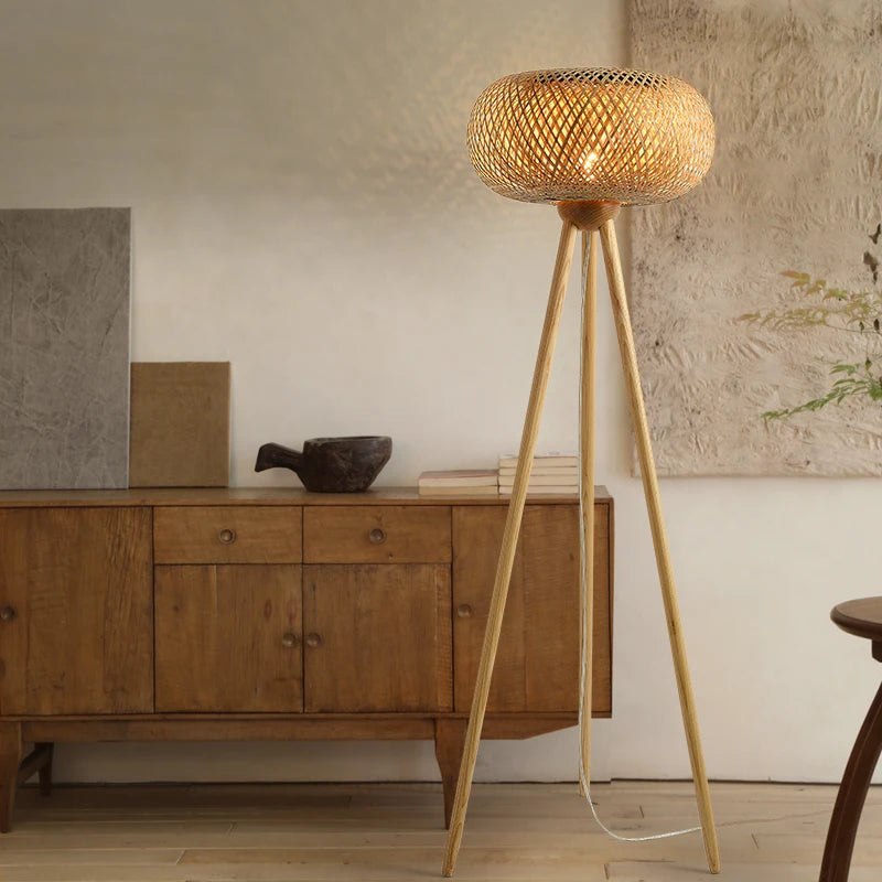 Vloerlamp van Bamboe – Minimalistisch Design voor Warme en Gezellige Sfeer in Huis