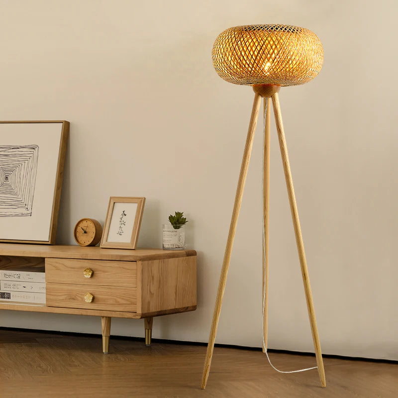 Vloerlamp van Bamboe – Minimalistisch Design voor Warme en Gezellige Sfeer in Huis